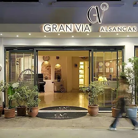 ホテル Gran Via Alsancak 3*